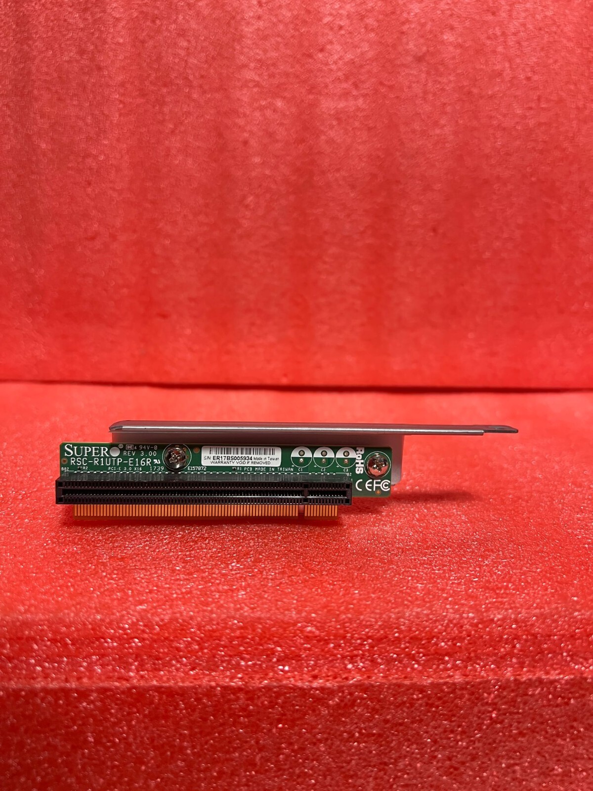 SuperMicro TwinPro System 1U PCIe x16 Riser Card W/Bracket P/N: RSC-R1UTP-E16R