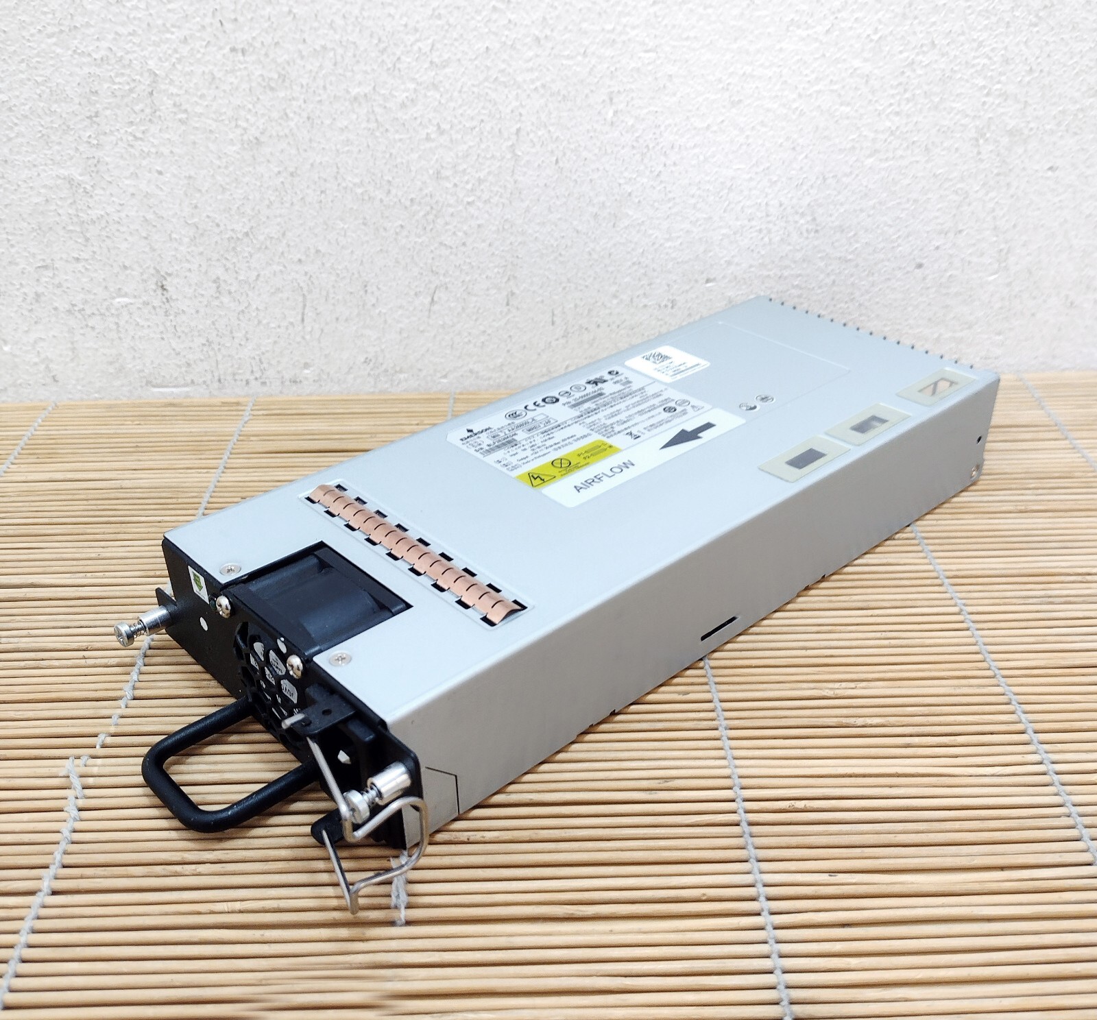 Brocade RPS15-E ICX 7450/6610 Non-PoE 250W AC power supply front-to-back airflo