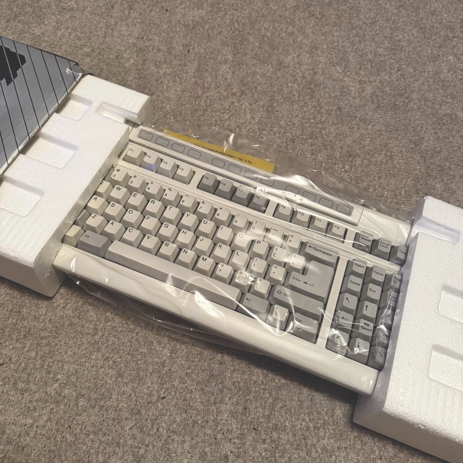 vintage NOS Datacomp DSK119G, ALPS SKCM white, double shot, 90s, 5-pin DIN, rare