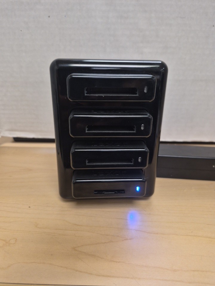 Lexar Professional Workflow HR1 4 Bay Card Reader Station XR2 UR2 SR2 Power Caps