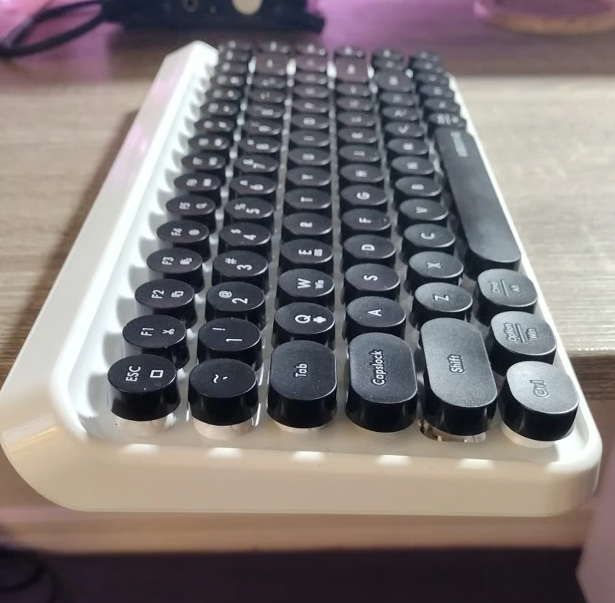 UBOTIE SK-621BT Bluetooth Wireless Keyboard Retro Round Keys White Black