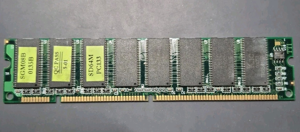 64MB SDRAM DIMM PC-133 168-Pin 
