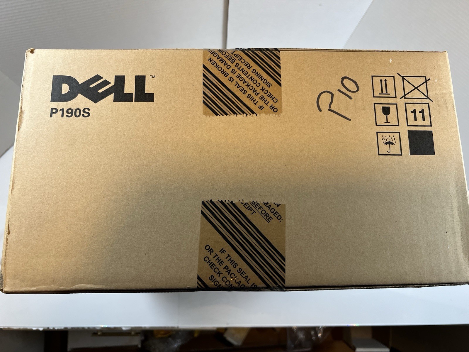 Dell P190S 19" Flat Panel Monitor w/ Height Adjustable Stand