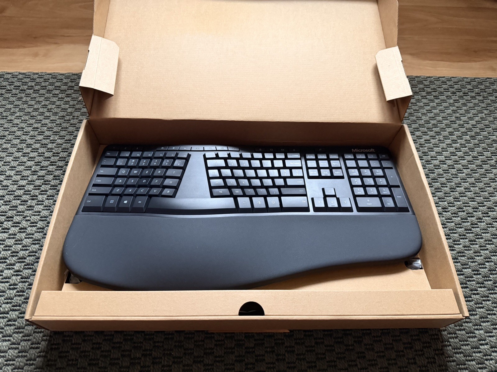 *NEW* Open Box - Microsoft Ergonomic Desktop Keyboard Model 1878