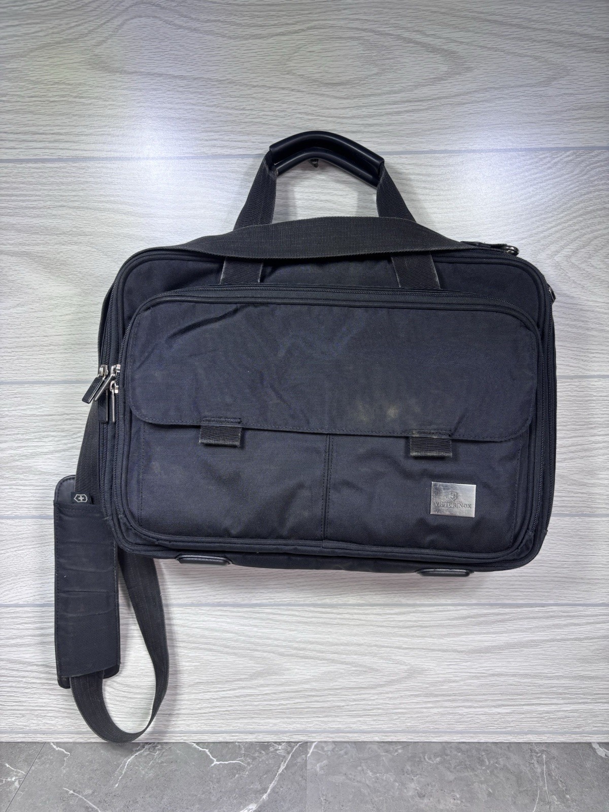 Victorinox Swiss Expandable Messenger Laptop Computer Shoulder Work Bag 
