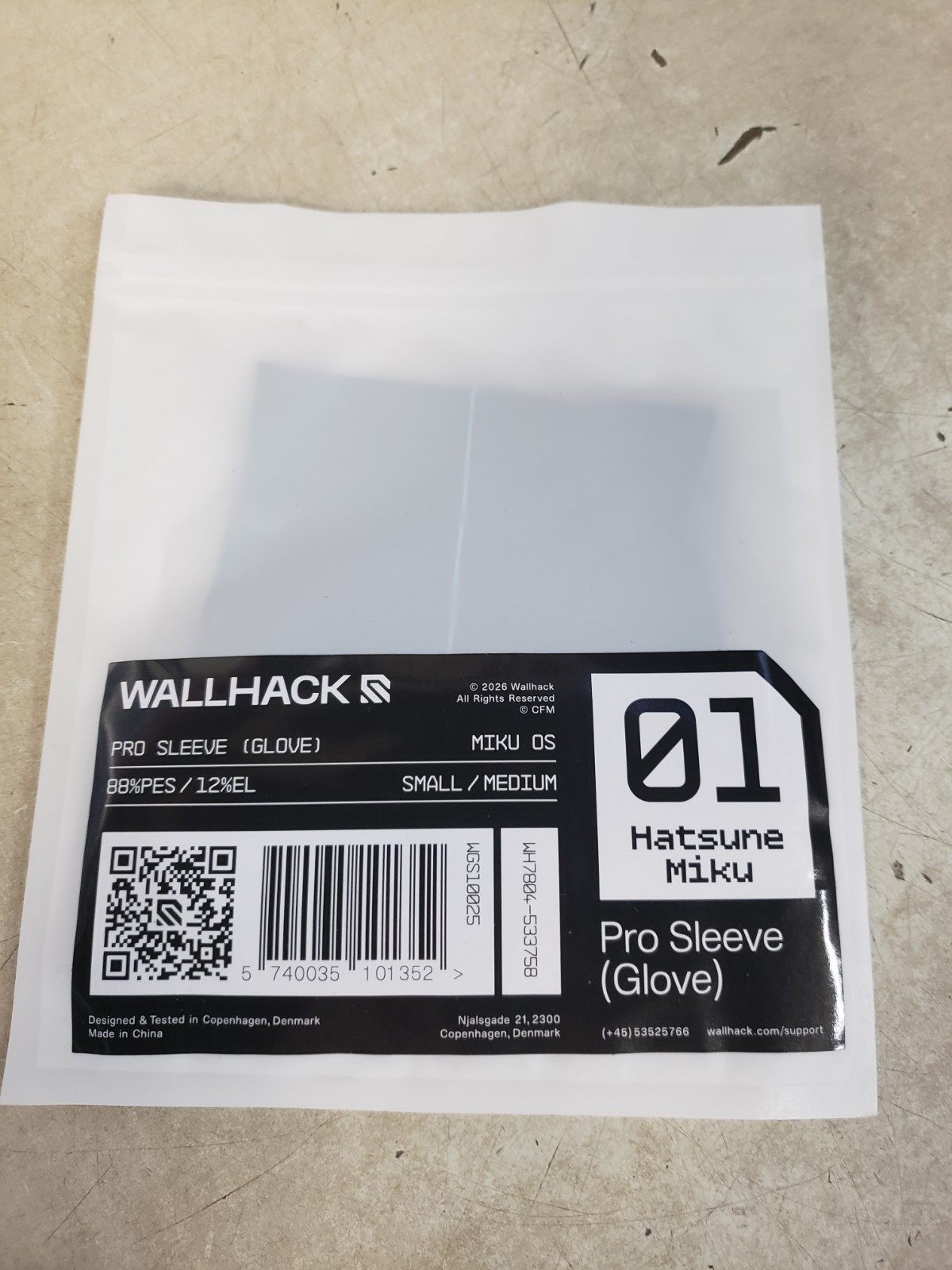 Wallhack Pro Sleeve Glove - Hatsune Miku OS - Small/Medium