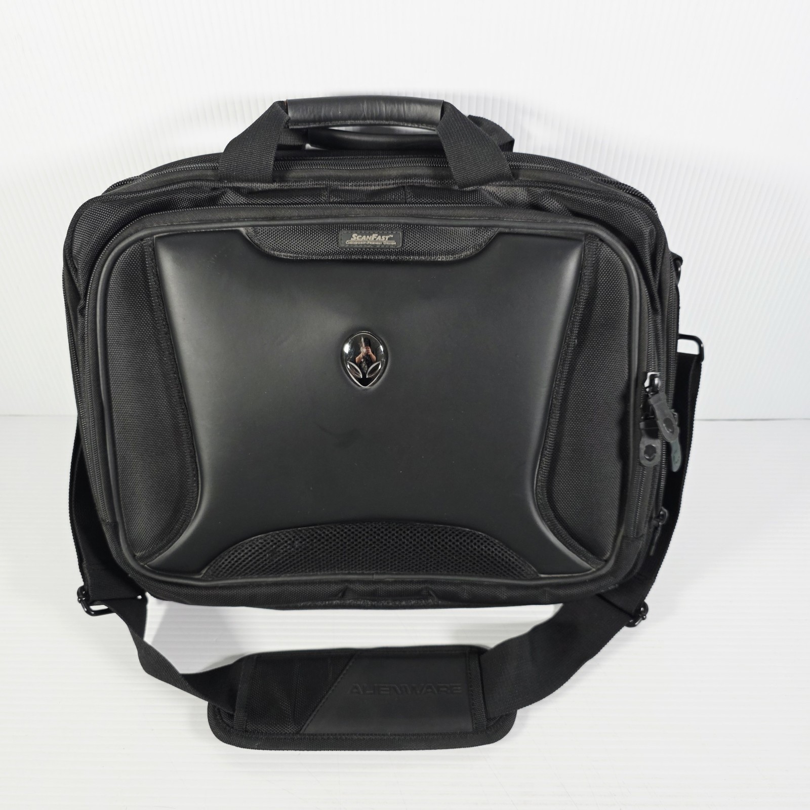 Alienware Orion ScanFast Messenger Bag for 17.3" Laptop