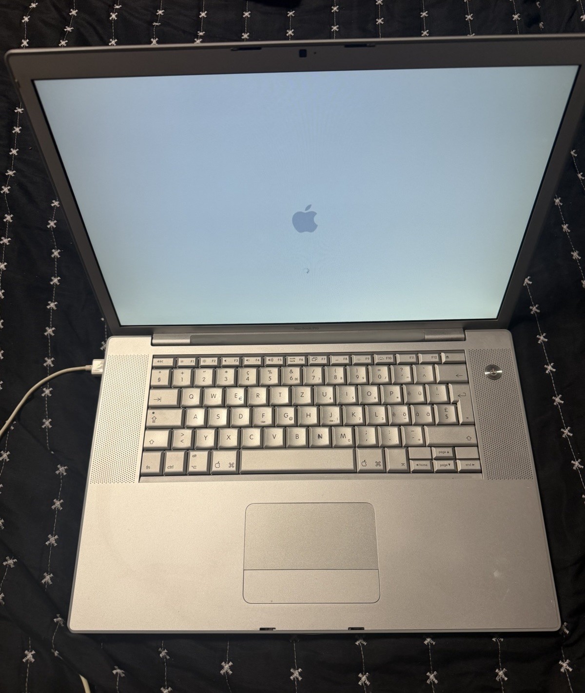 Apple MacBook Pro 15.4" Core Duo Laptop - MA464LL/A (January, 2006)
