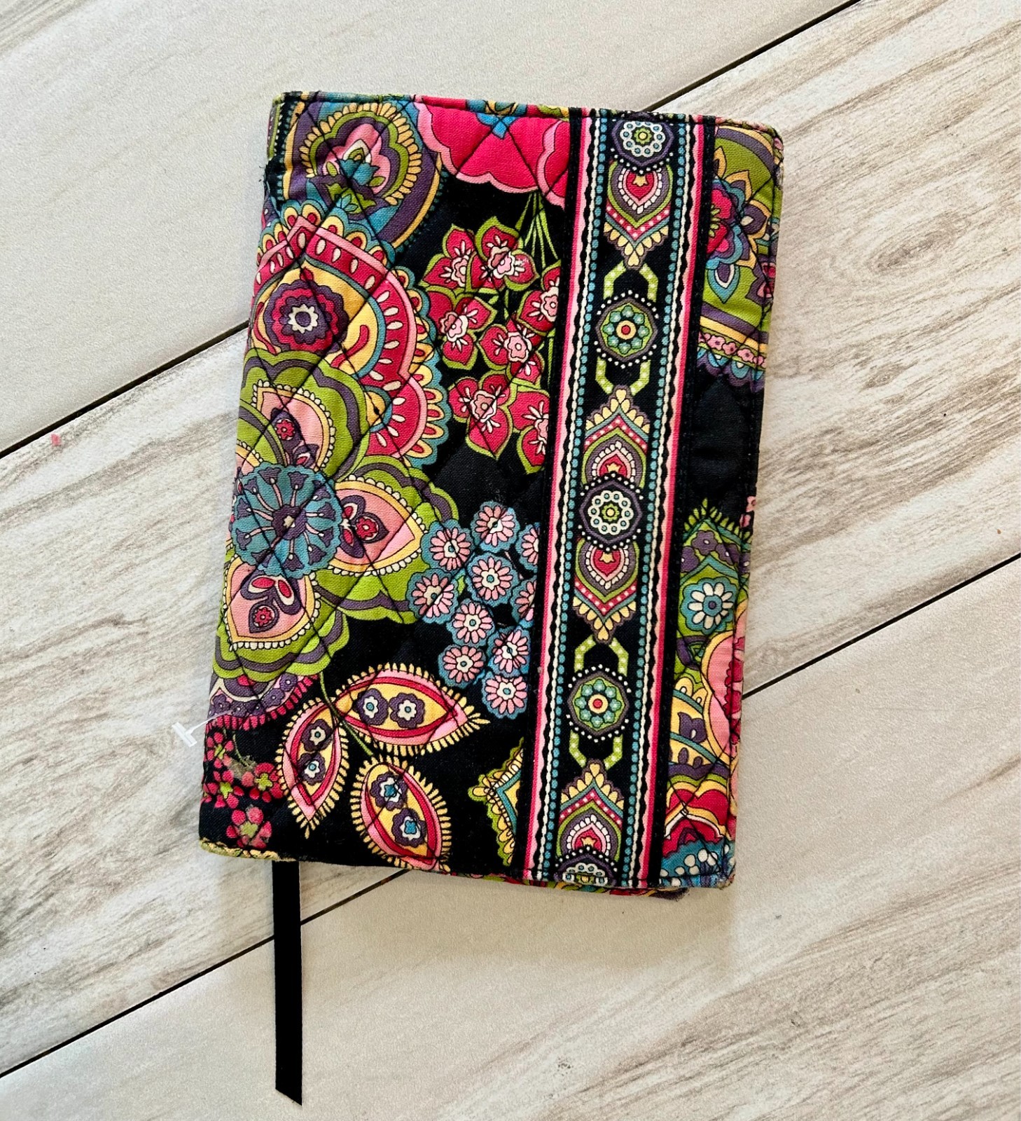 Vera Bradley Organizer Book Sleeve E-reader Cover Retired Symphony in Hue Pouch