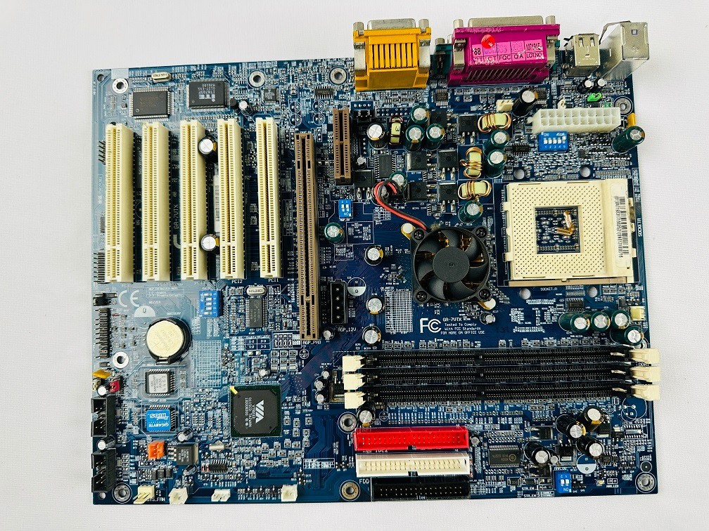 Gigabyte GA-7VTX Motherboard