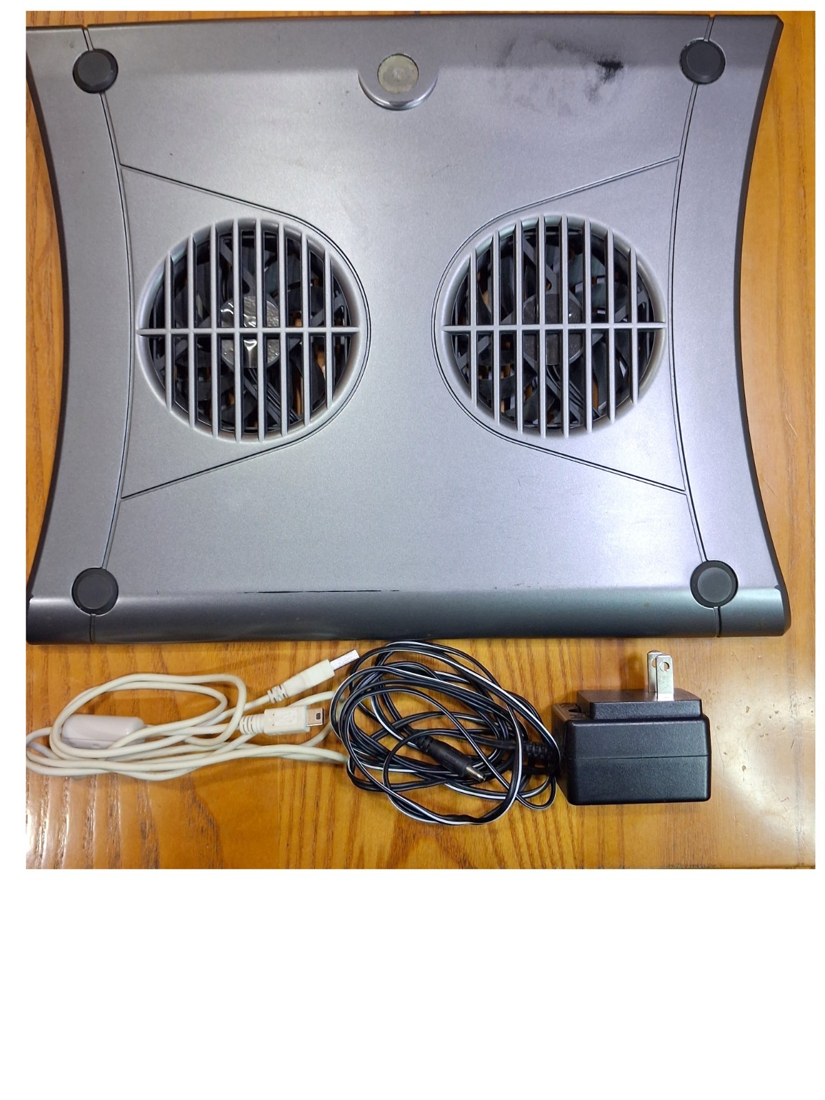 Targus Notebook Chill Mat with dual fans & USB Hub. AWE01US.  Fully Tested.