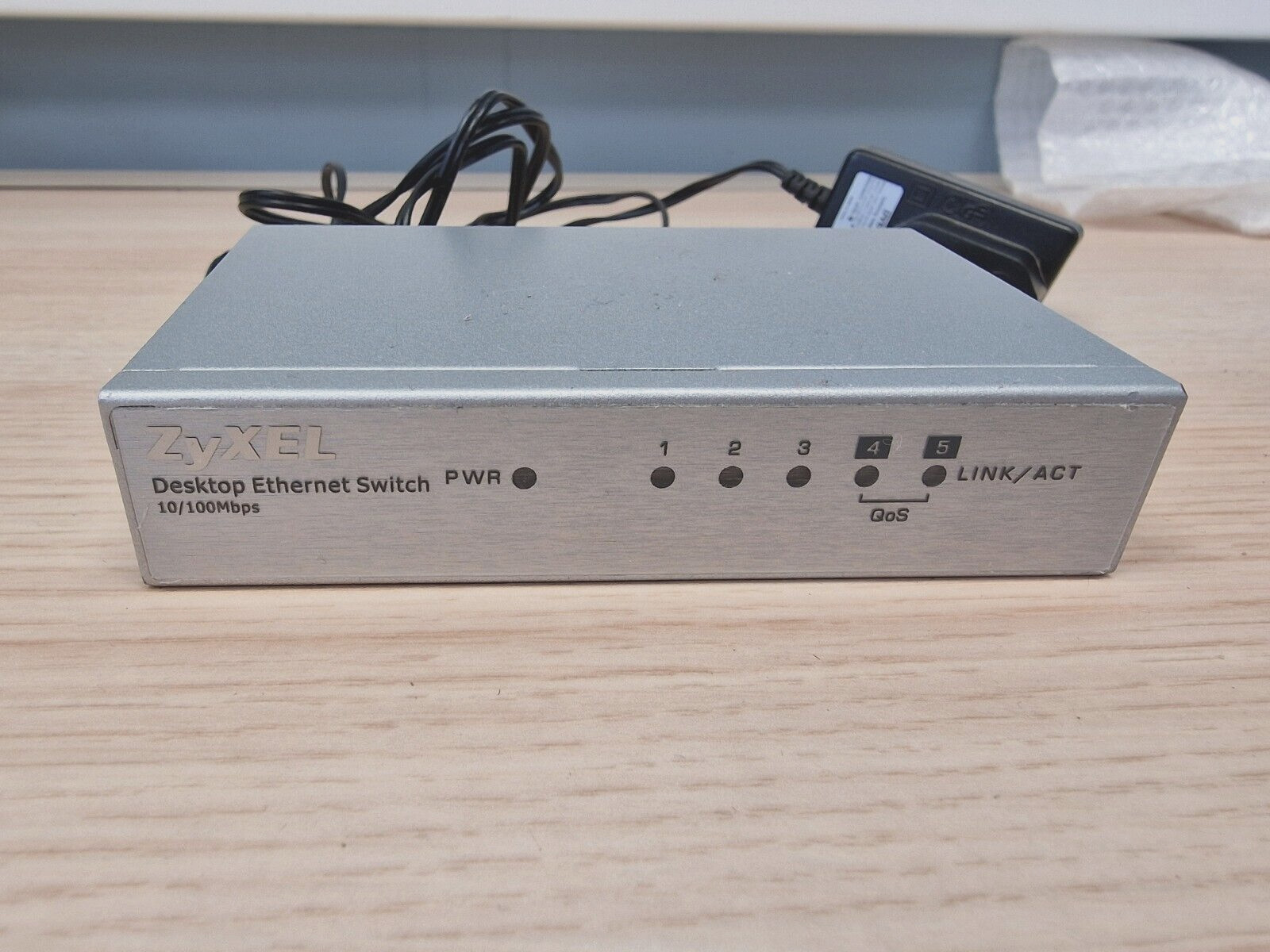 ZyXel ES-105A Wi-Fi Switch Dock 5 Ports