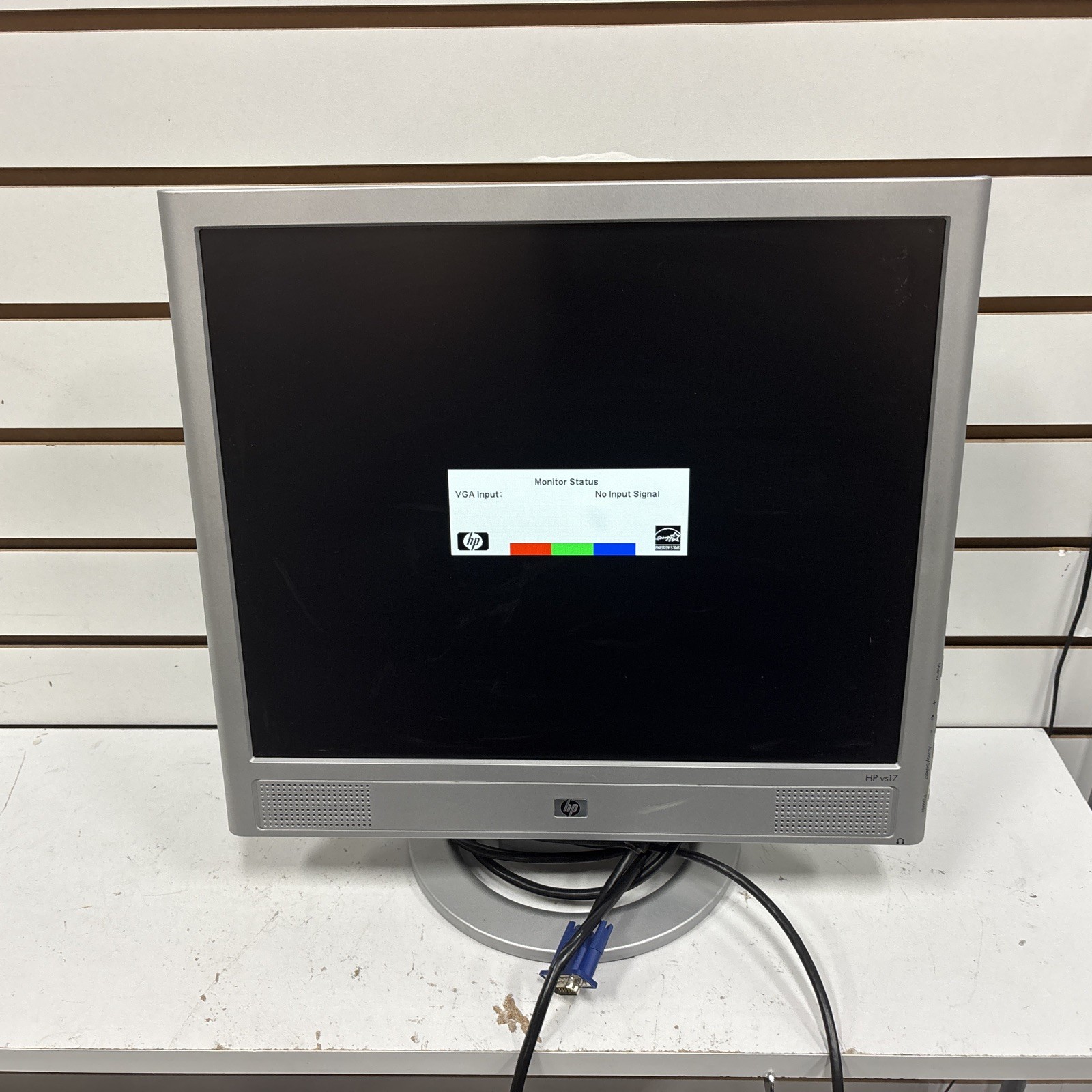 HP VS17 LCD Monitor, With Built In Speakers