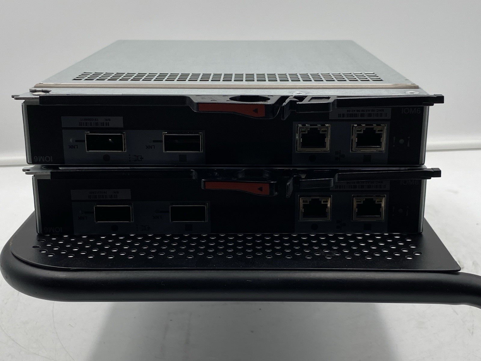 LOT OF 2 NETAPP 111-00190+B2 IOM6 SAS Controller Module