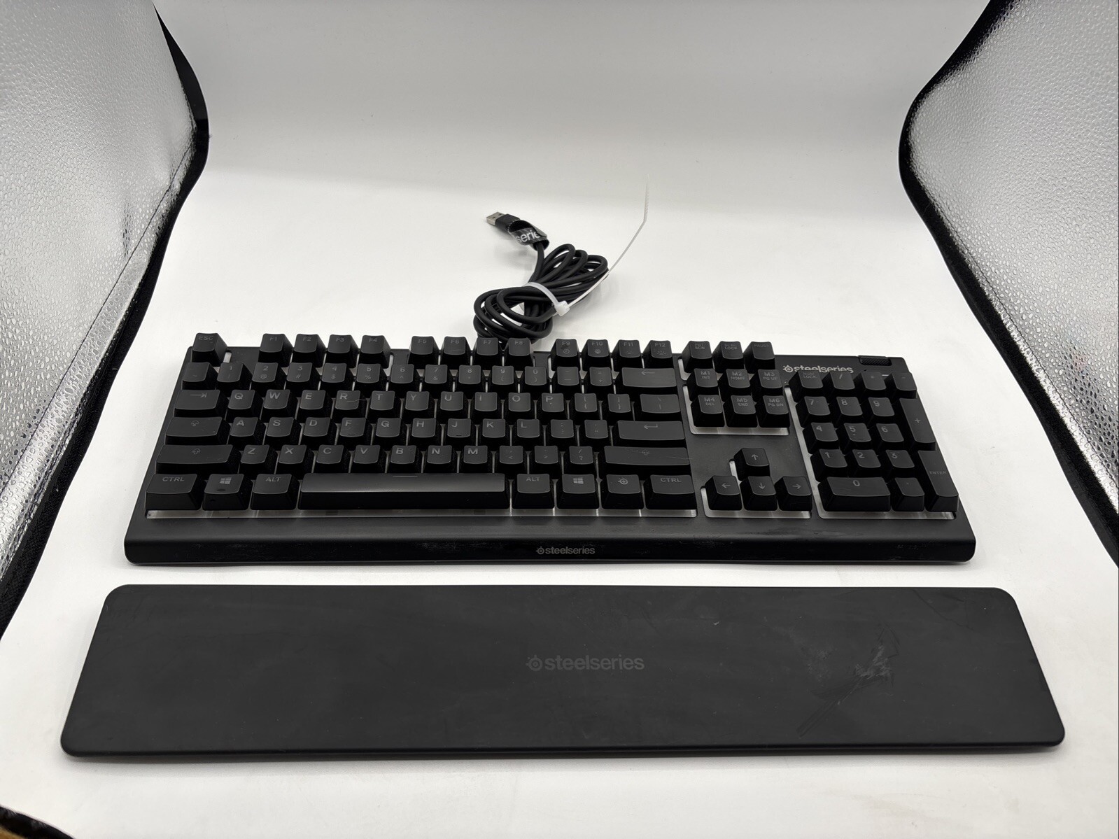Steel Series Apex 3 Light Up Keyboard tested works great