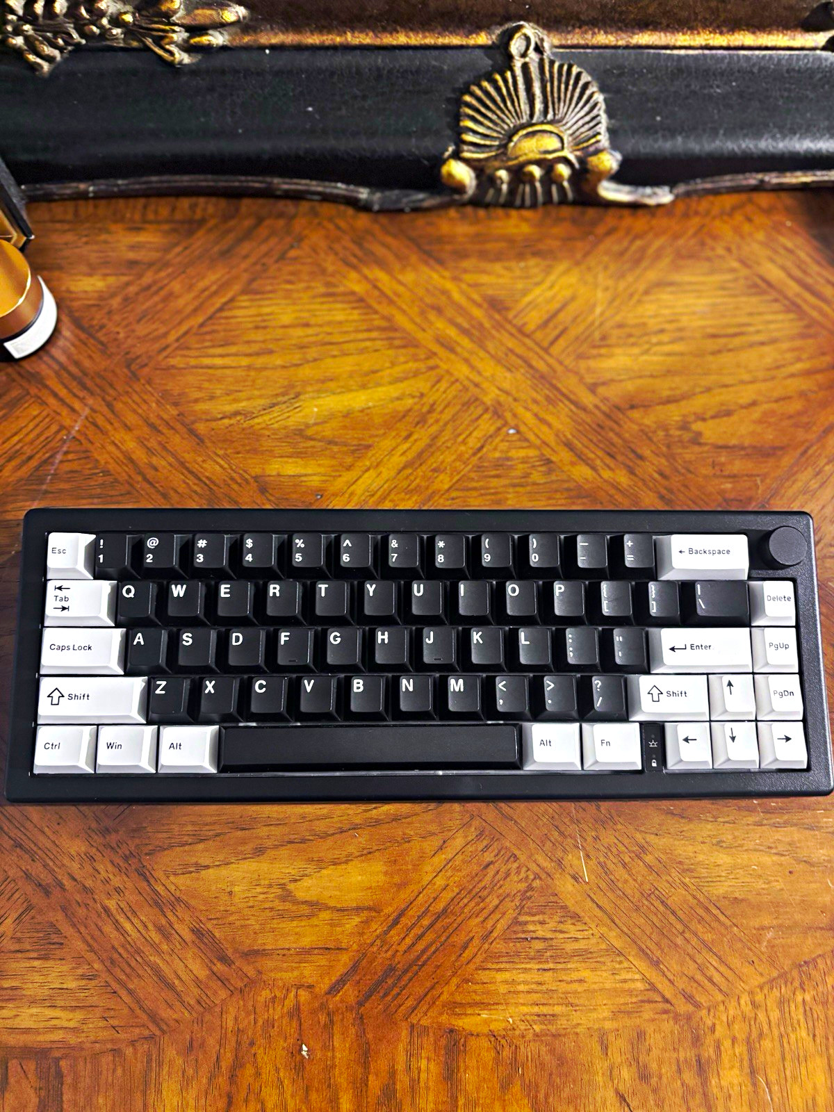 CREAMY AF CUSTOM MECHANICAL 65 PERCENT GAMING KEYBOARD (Check Description)