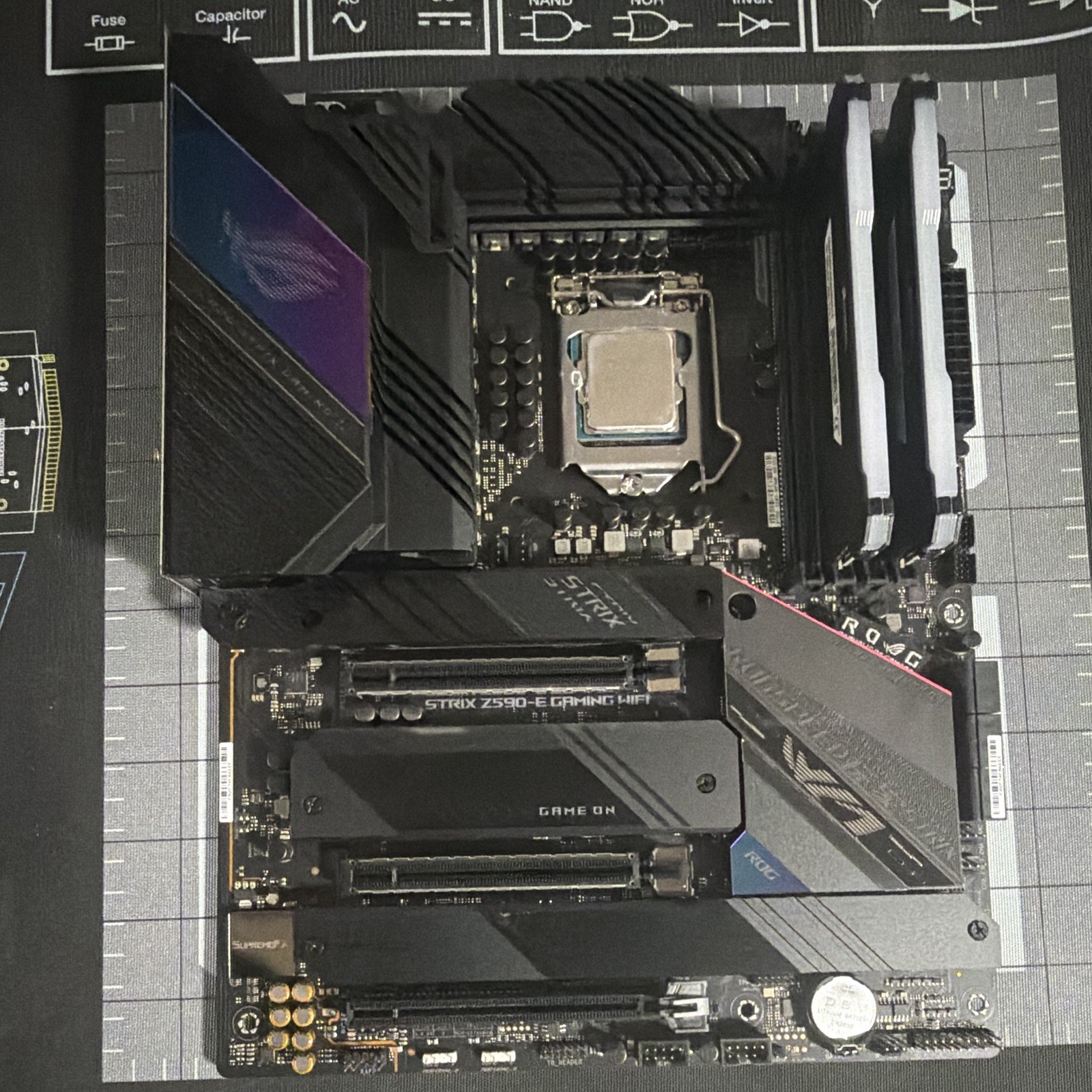 ASUS ROG STRIX Z590-E Gaming WiFi with Intel Core i7-11700K and 32GB of RAM DDR4
