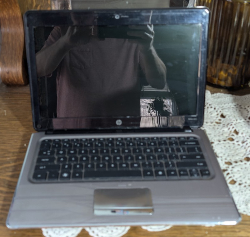 HP Pavilion DM3z-2000 AMD Athlon II 1.7GHz 3GB RAM 13.3" No AC Adapter 320G HD