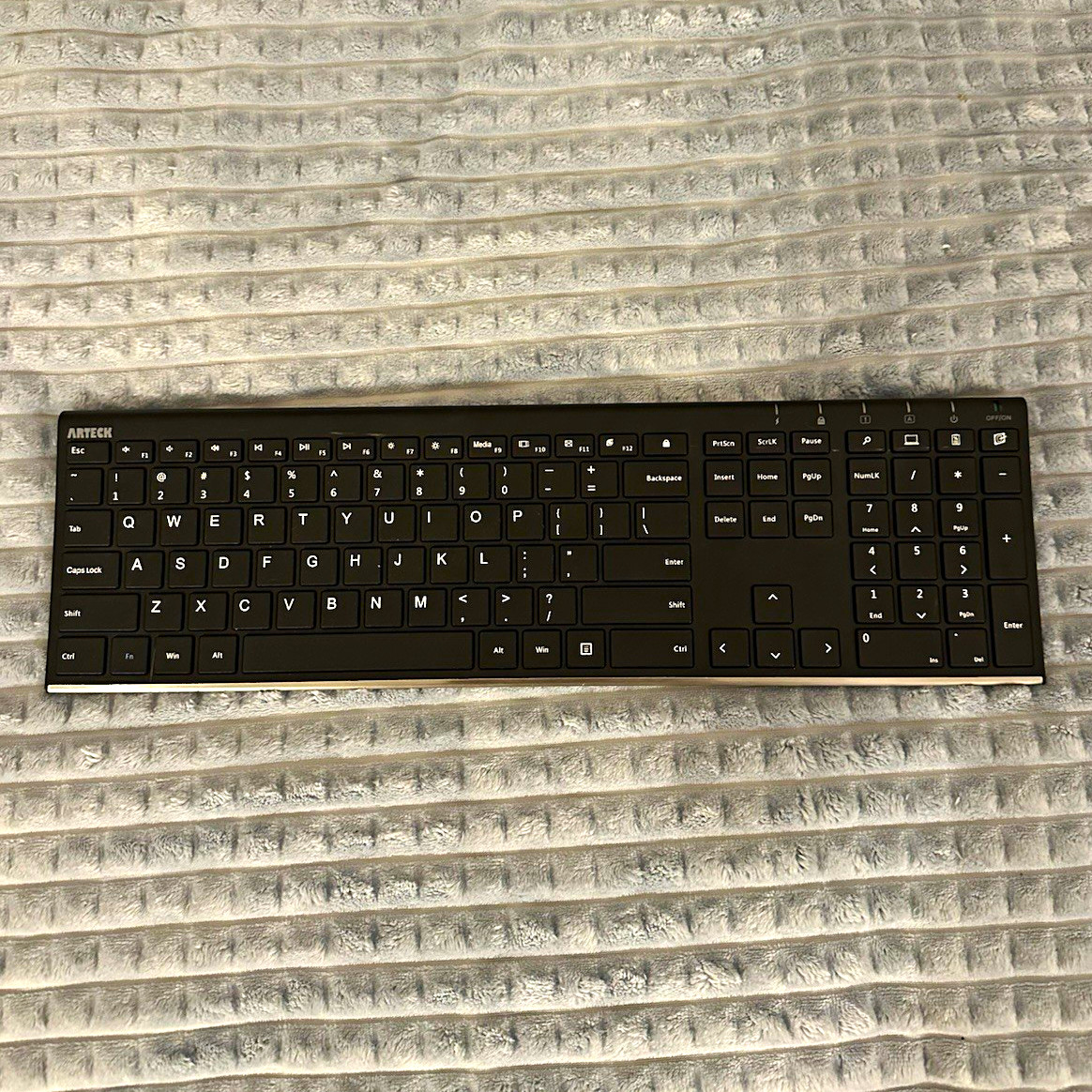 Arteck HW192 Slim Wireless Full Size QWERTY English Keyboard Black Stainless