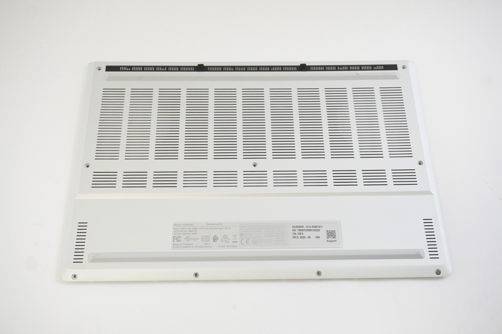 90NR0MA4-R7DM11 Asus Bottom Base Cover Platinum White GA403WR-G14.R95070TI