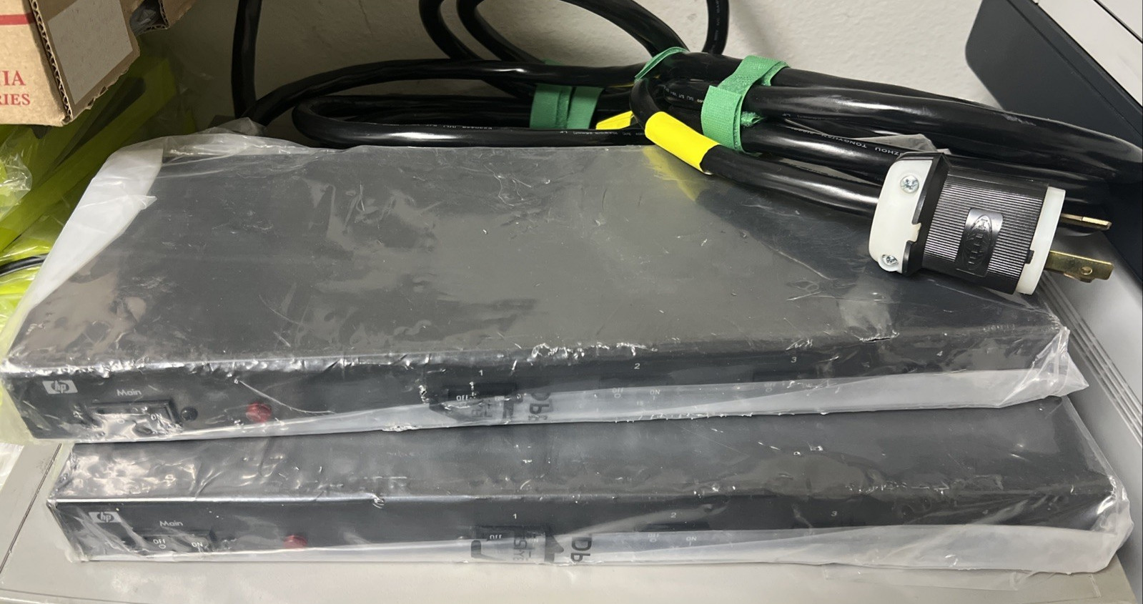 2X LOT -HP 417580-D71 24A Power Distribution Unit (4xC19 Outlets) 228481-002 PDU