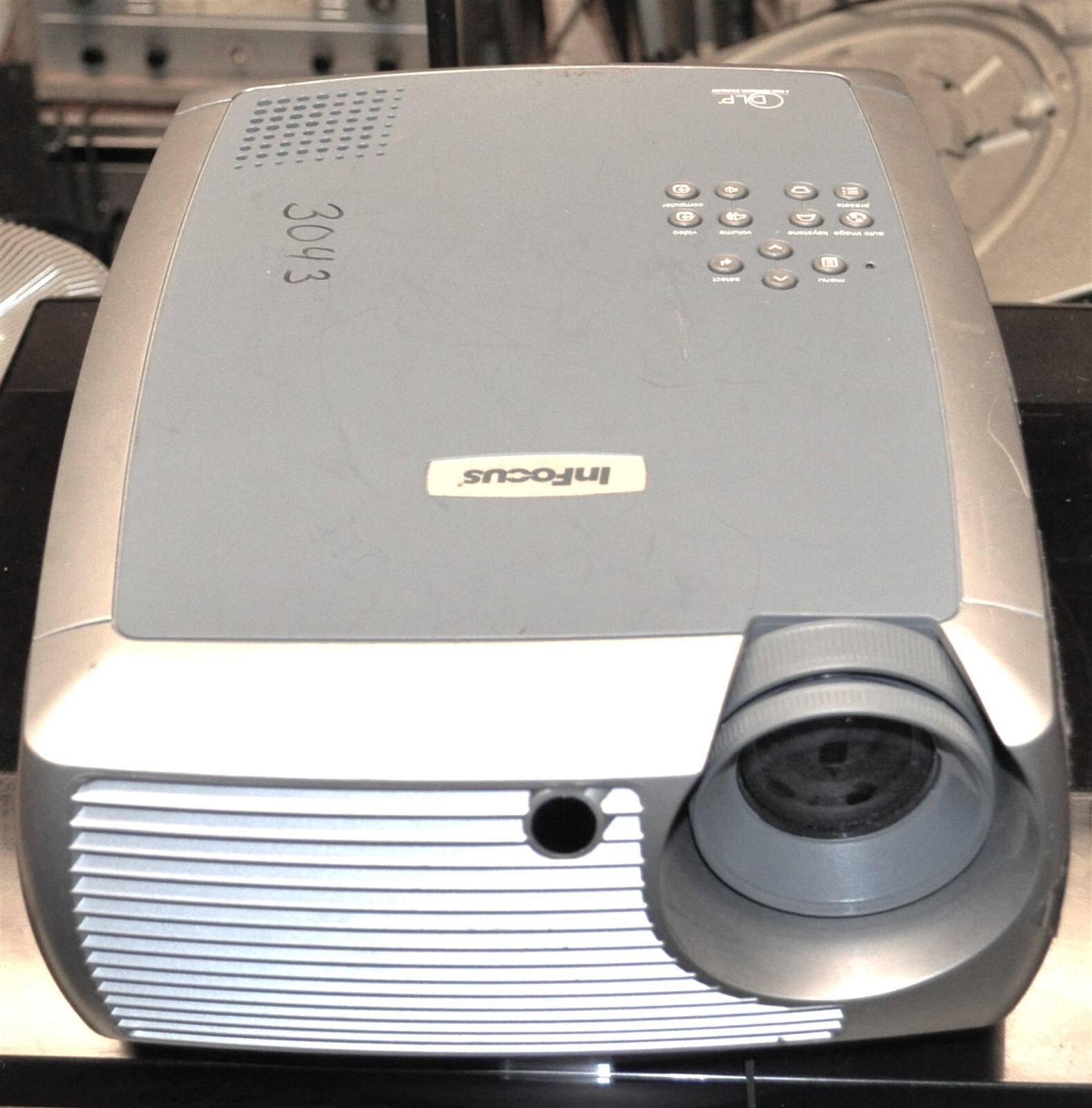 INFOCUS X2 LCD DIGITAL PROJECTOR GOOD BULB NEEDS SOME REPAIR SCHOOL SURPLUS