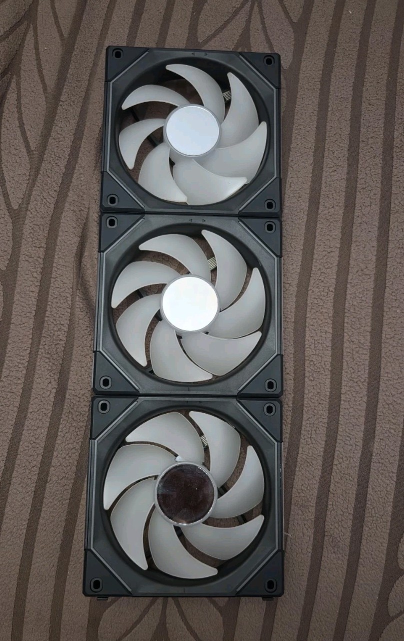 Lian Li UNI Fan SL-Infinity UF-SLIN120-3B - Case Fans - Black - 3 Fans
