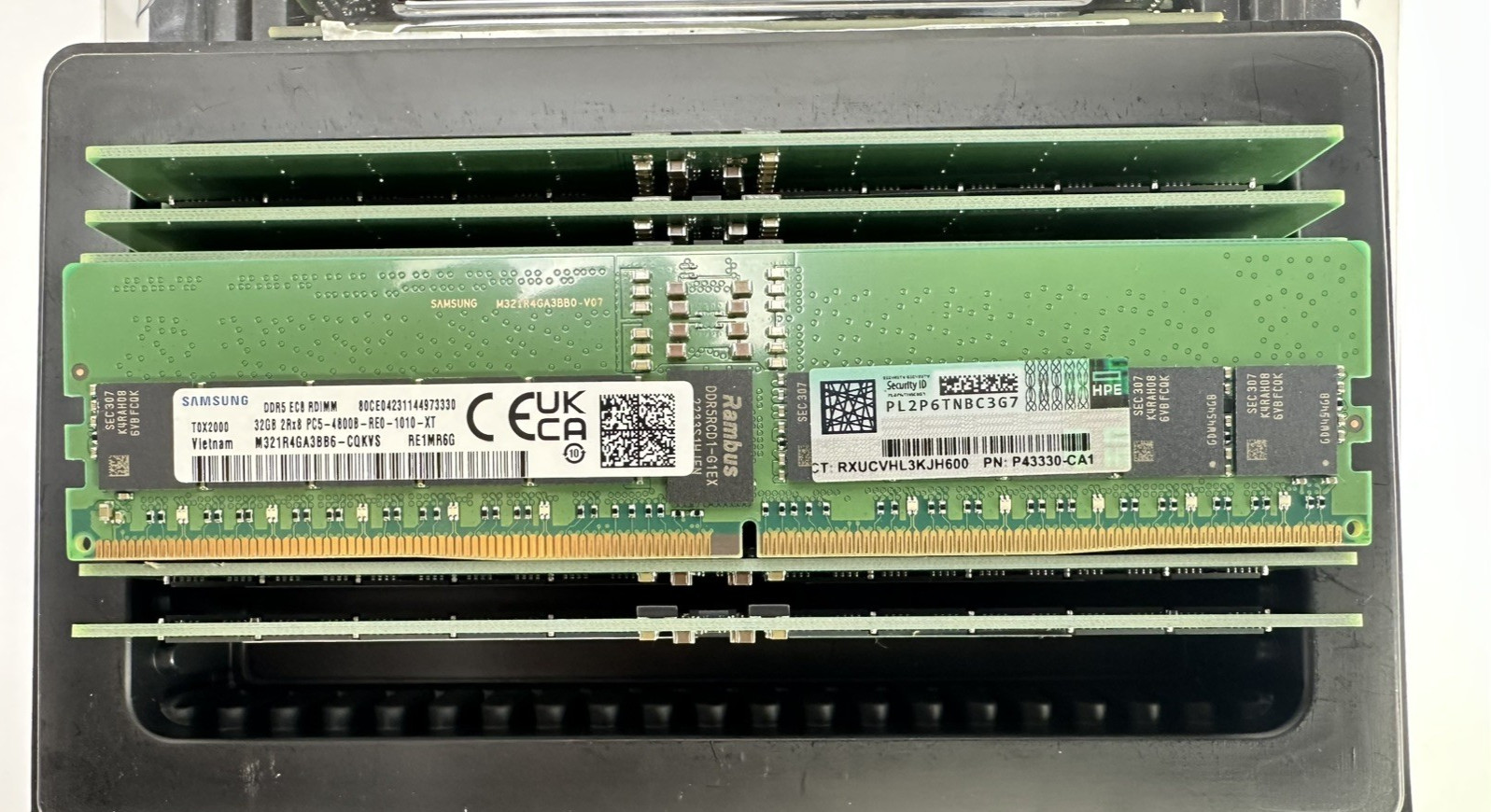 HPE 32GB RDIMM DDR5 4800MHz PC5-38400-4800B 2Rx8 RAM EC8  Memory P43330-CA1