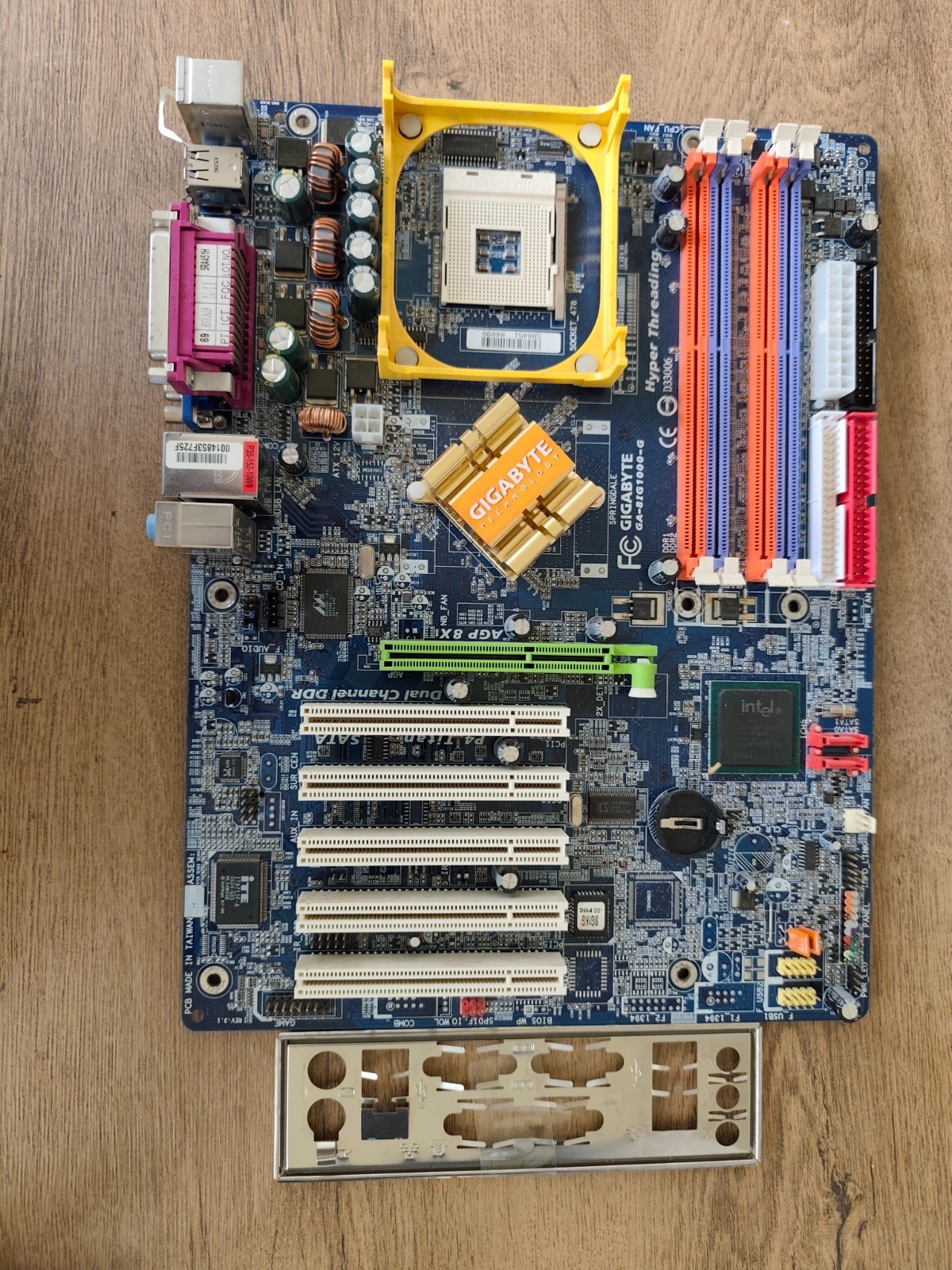 Gigabyte GA-8IG1000-G