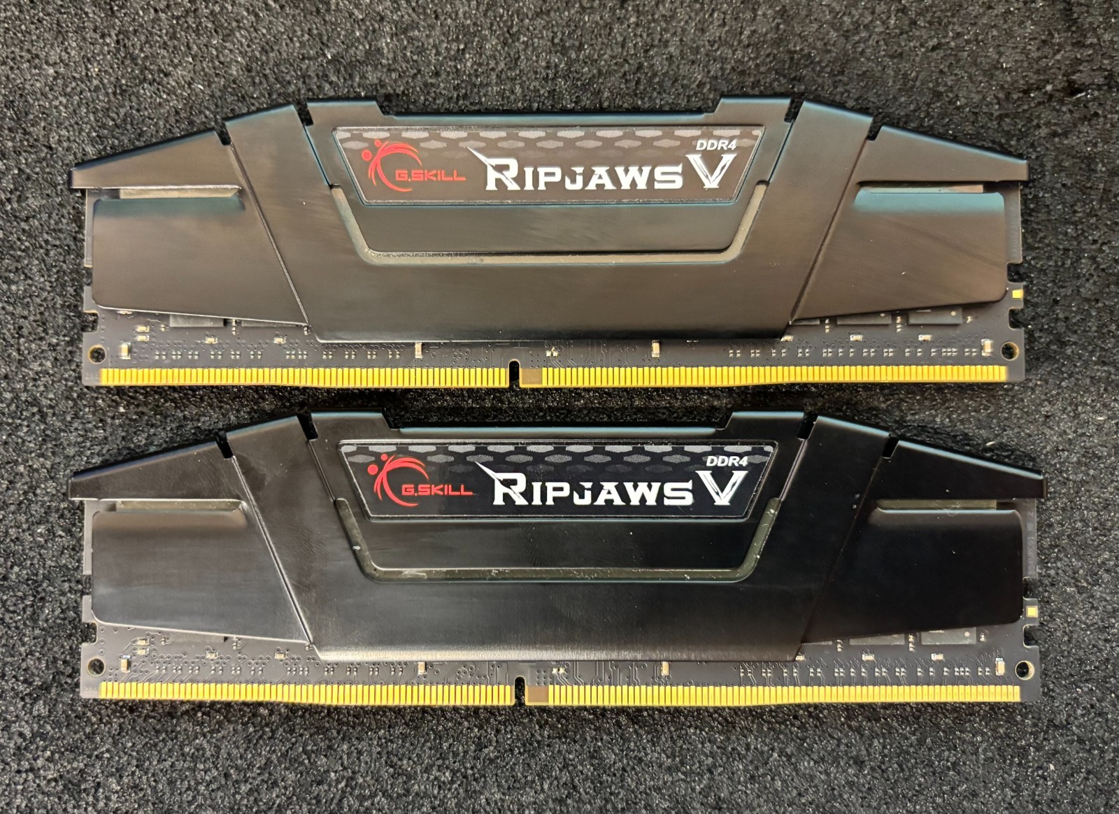 G.Skill Ripjaws V 32GB (2x16GB) RAM DDR4-3200 F4-3200C16D-32GVK
