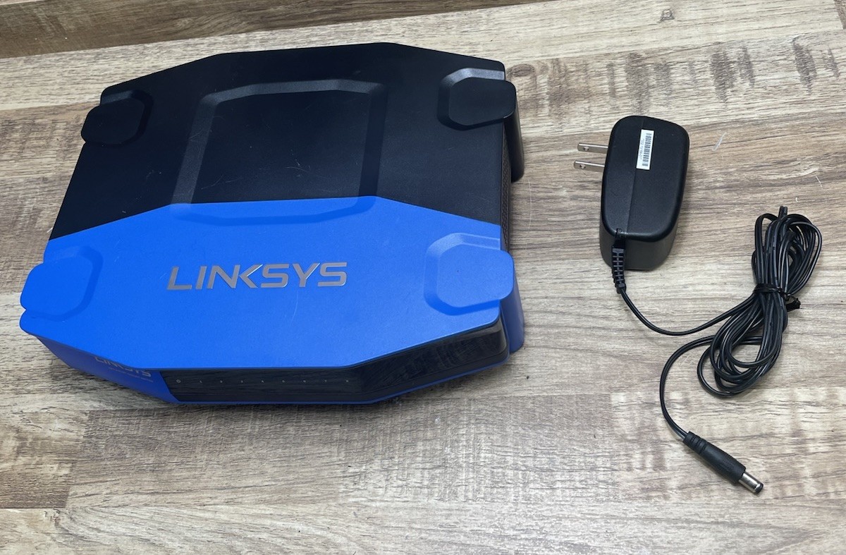 RESET LinkSys SE4008 8-Port Gigabit Switch Tested Works Great Blue Black SE 4008