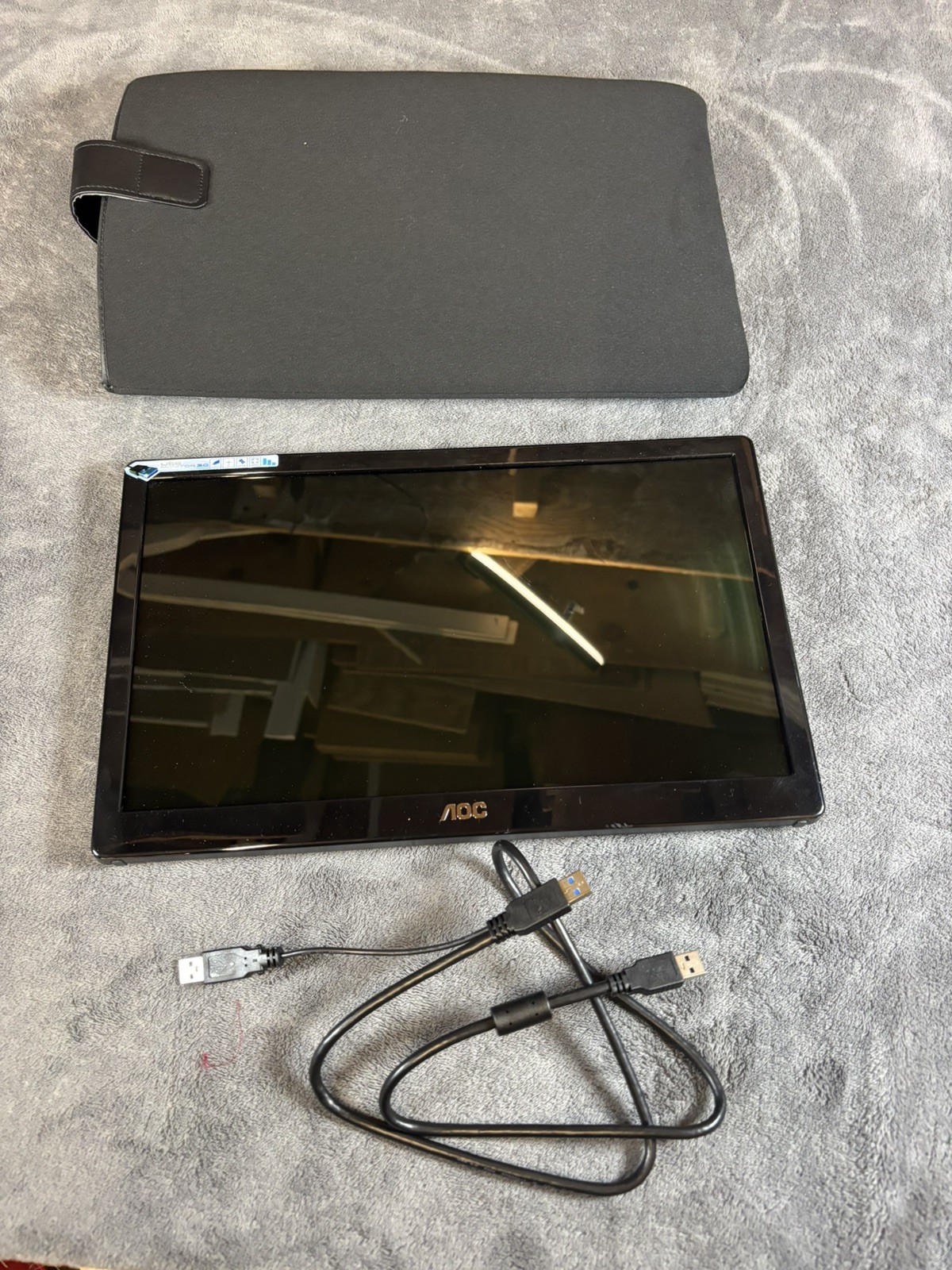 AOC E1659FWU 15.6" USB 3.0 Portable LED Monitor w/ Smart Stand & Cable - Tested