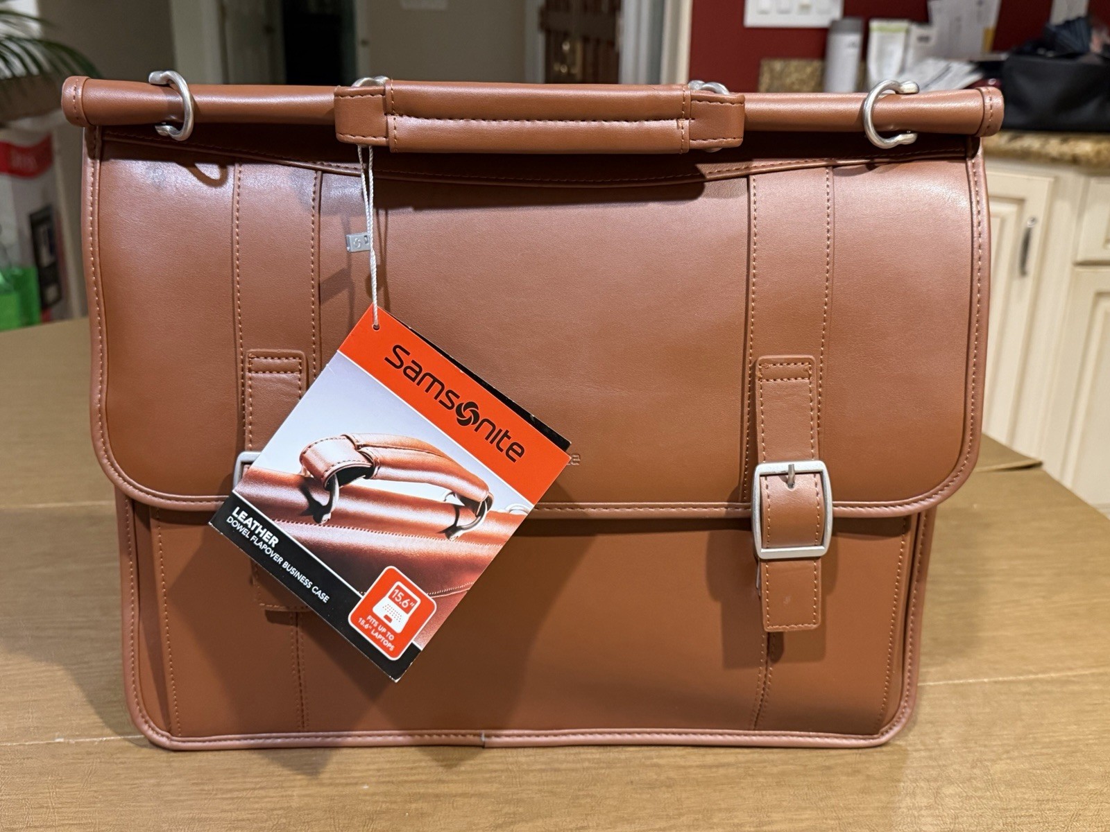 Samsonite Tan Leather Dowel Business Messenger  Bag & shoulder strap Brand New