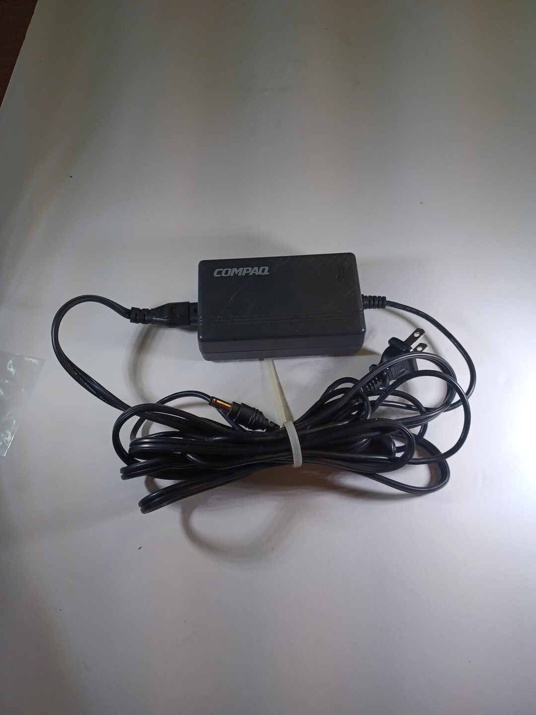 COMPAQ AC ADAPTER MODEL #LE-9702A tested and working