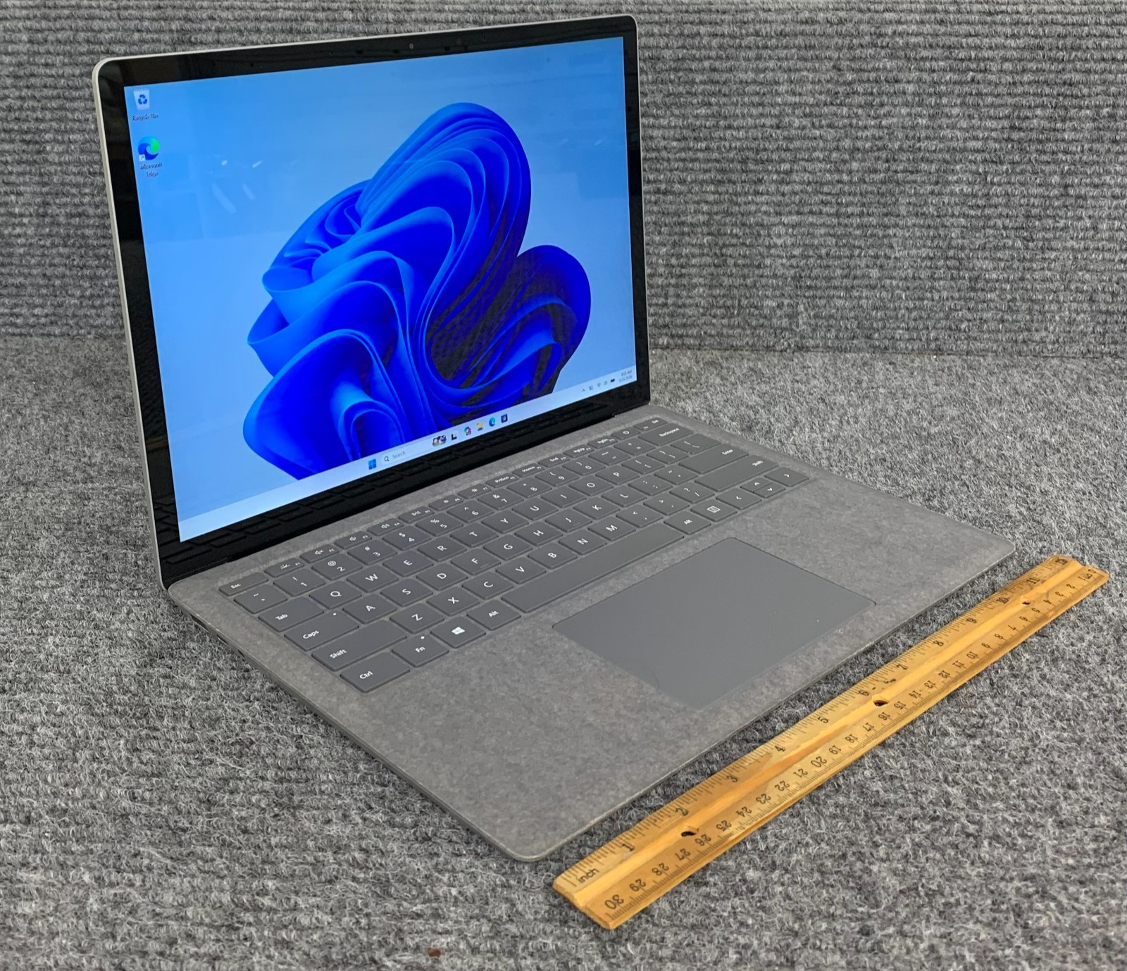 Microsoft Surface Laptop 4 13.5" Ryzen 5 Surface Edition 8GB 256GB NVMe, As Is
