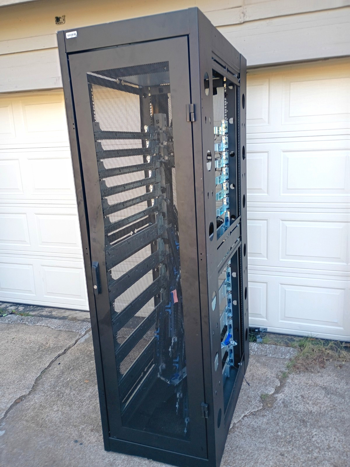 42U 19 in Freestanding Server Rack Cabinet, Mesh Door, Black