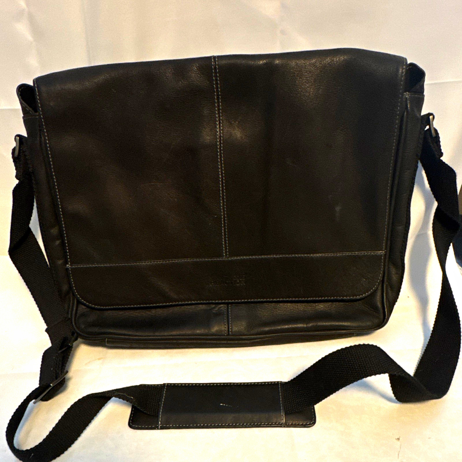 Kenneth Cole Reaction Leather Shoulder/Messenger Bag Black w/ Shoulder Strap