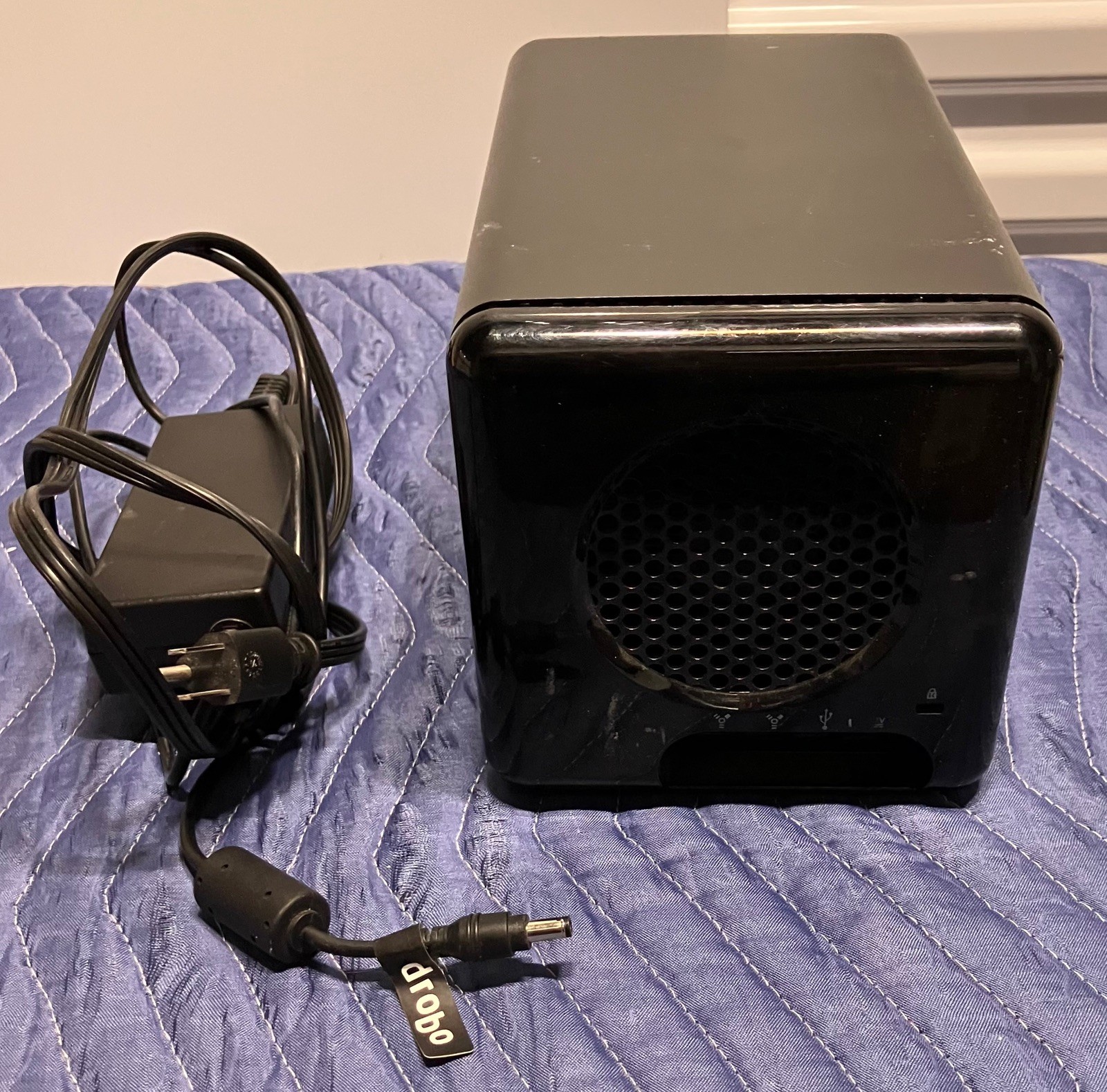 DATA ROBOTICS DROBO DR04D-D 4-Bay Hard Drive Storage (NO HDDs) w/AC Adapter