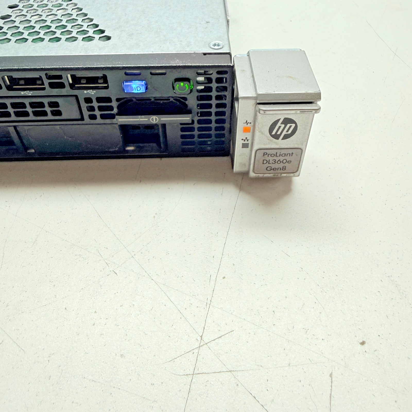 HP Proliant DL360e Gen8 No RAM 3 Hard Drives Includes Cable