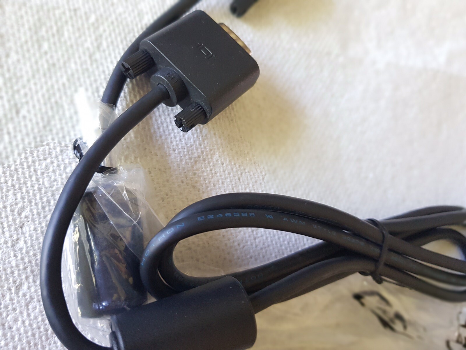 HOTRON *NEW* AWM PREMIUM 5.5ft VGA CABLE M/M MALE TO MALE - E246588"