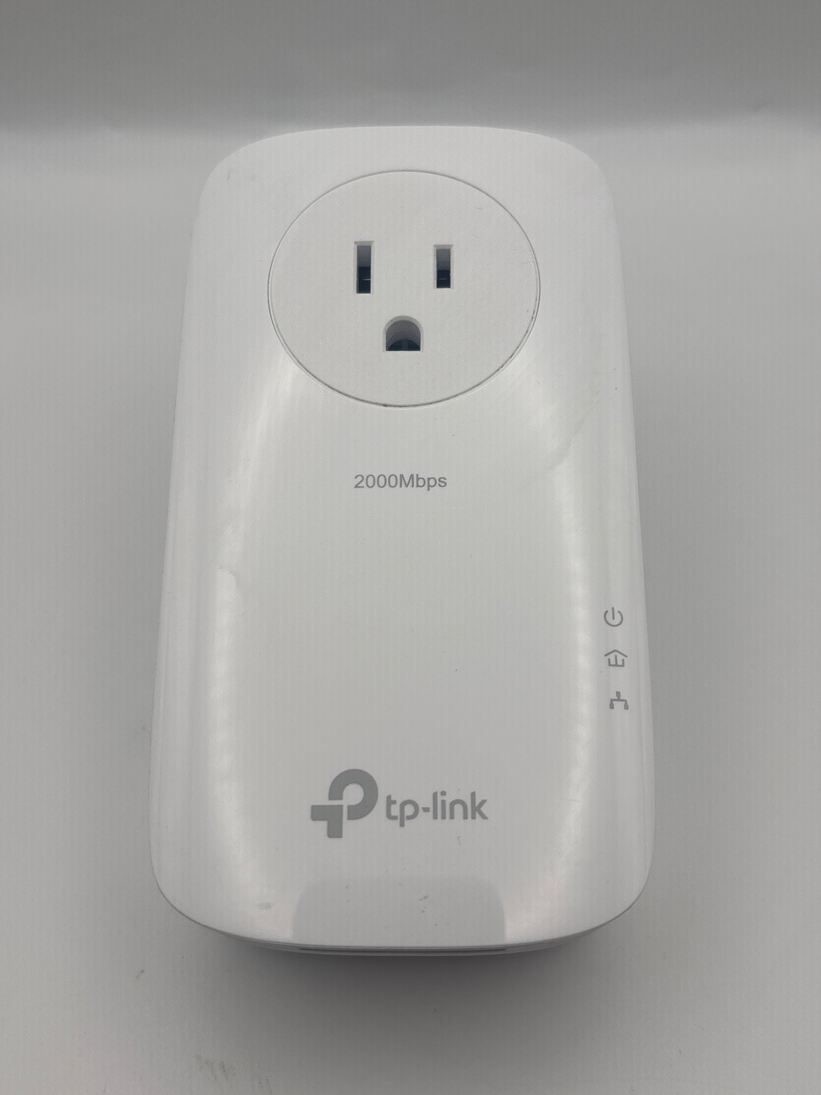 TP-Link TL-PA9020P AV2000 2-Port Gigabit Passthrough Powerline Adapter Used