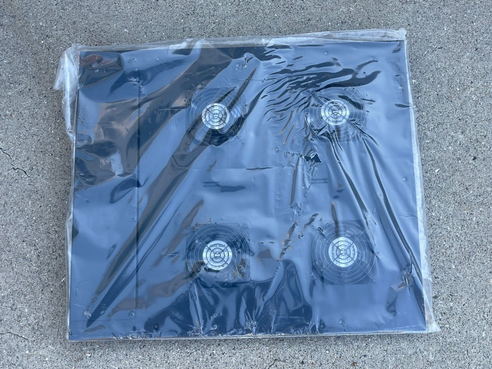 Middle Atlantic MW-4QFT-FC 200 CFM Integrated Fan Top with (4) 4-1/2' Fans - NEW