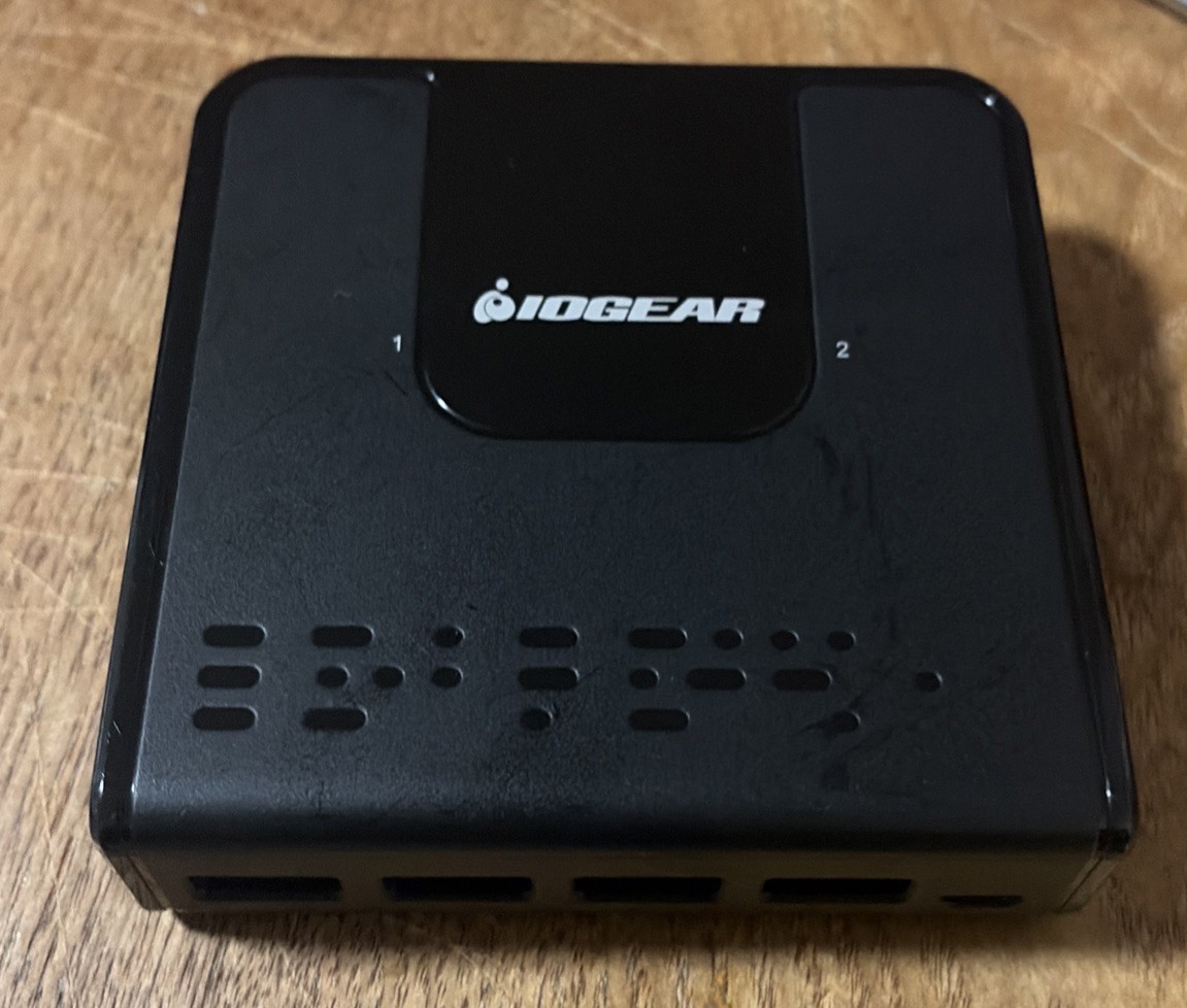 IOGear GUS432 2x4 USB 3.0 Peripheral Sharing Switch
