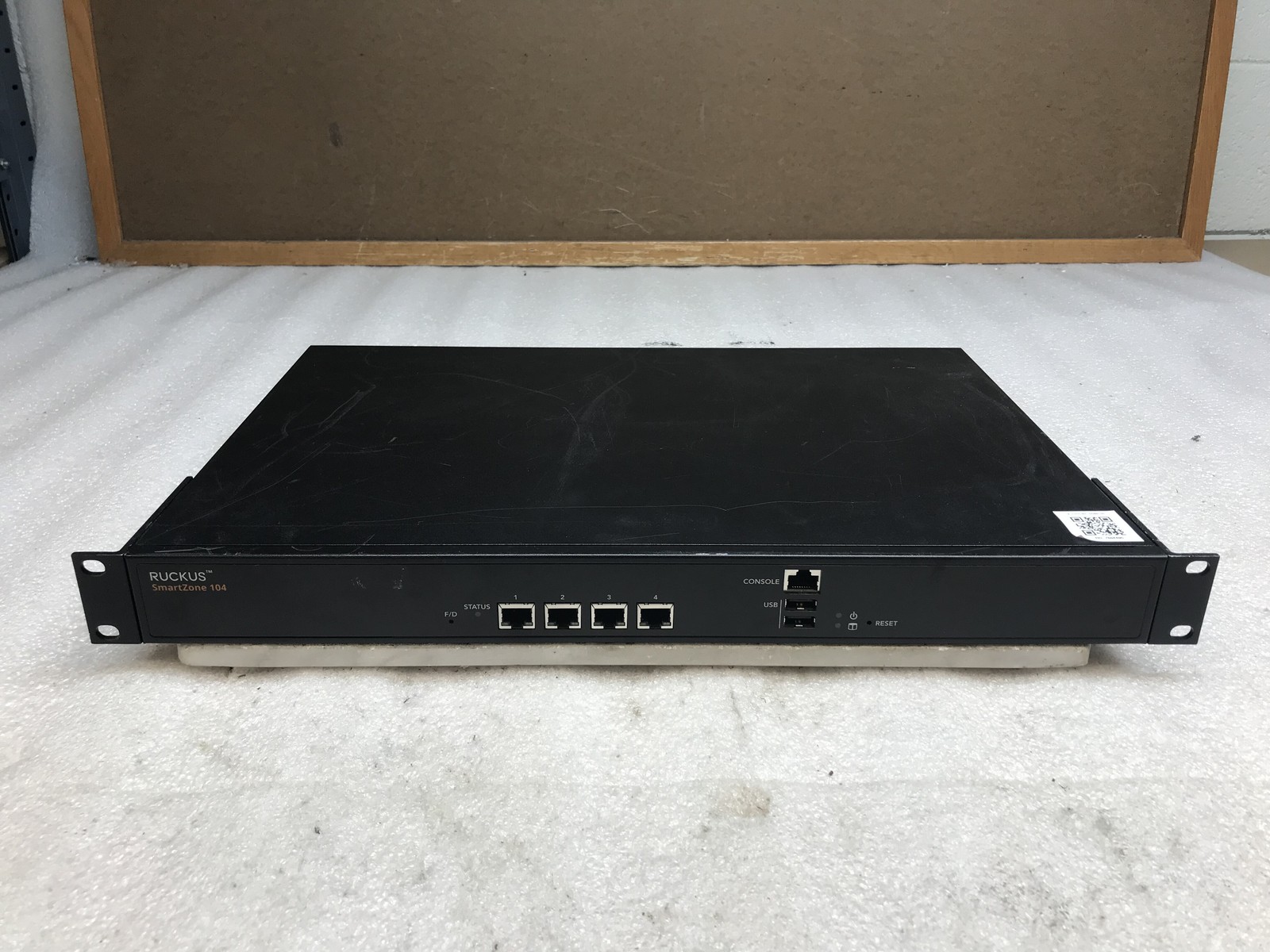 Ruckus SmartZone 104 P01-S104-UN00 Network Management Device Controller