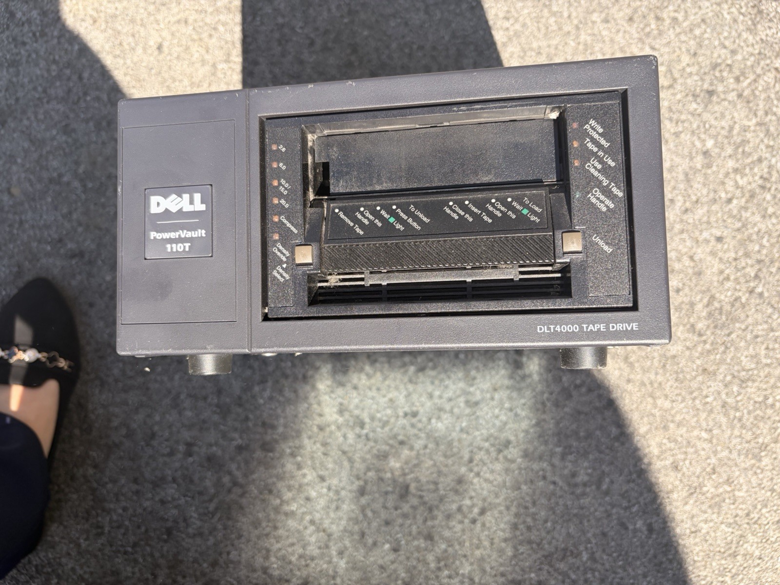 Dell PowerVault 110T DLT4000 External SCSI DLT Tape Drive 20GB Fan