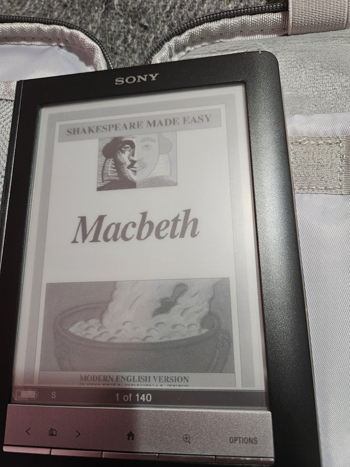 Sony Reader PRS-600 Touchscreen eBook Reader 6in E-Ink 512MB Black