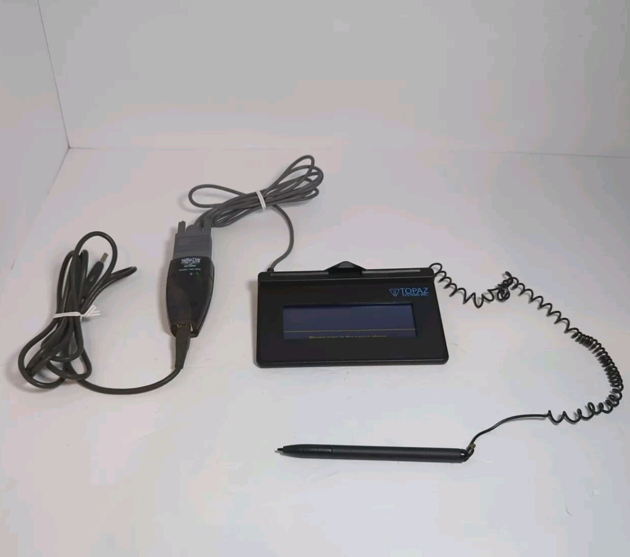 Topaz SigLite 1 x 5 T-S460-B-R Signature w Stylus / Tripp-Lite USA-19HS USB D1U3