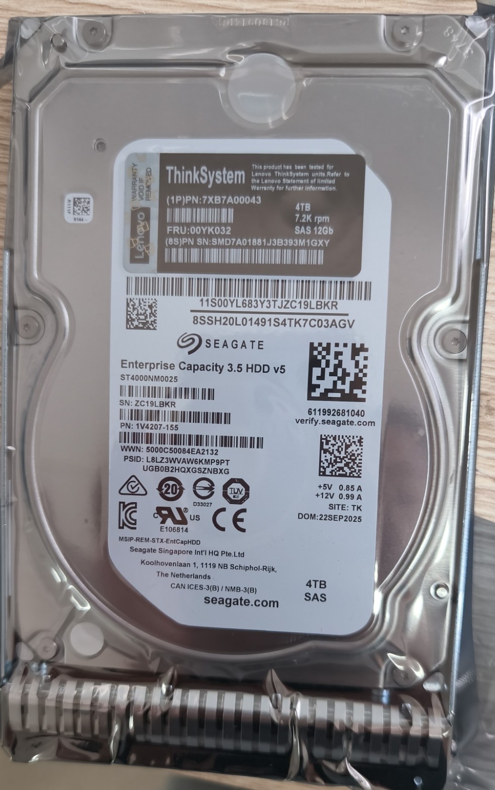 7XB7A00043 00YK032 ThinkSystem 3.5" 4TB 7.2K SAS 12Gb Hot Swap 512n HDD
