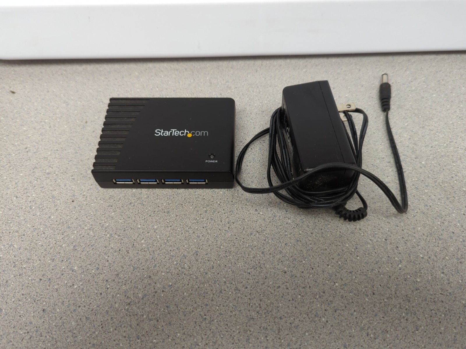 StarTech.com 4 Port Black SuperSpeed USB 3.0 Hub (ST4300USB3EU)