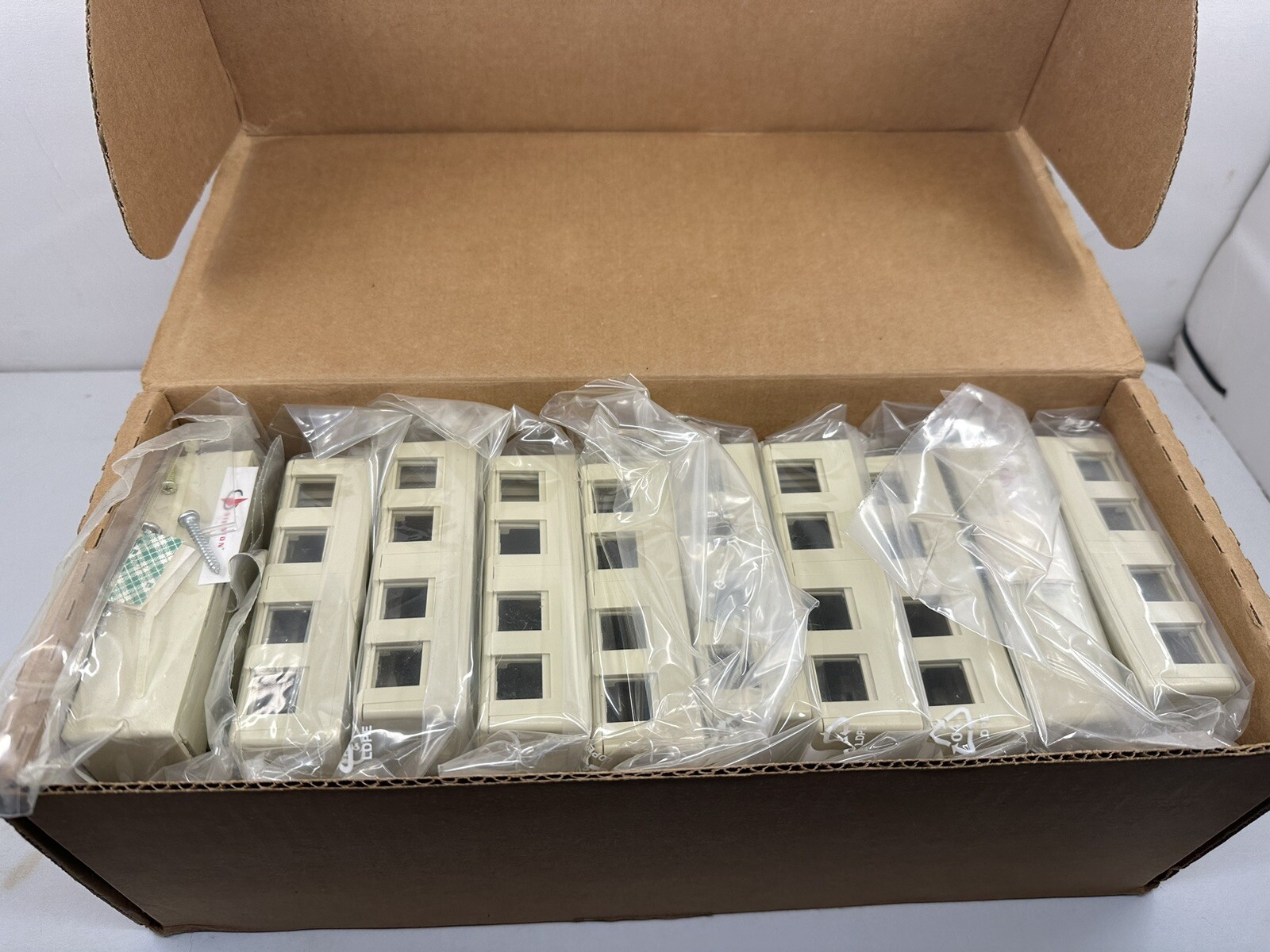 BOX OF 10  - Siemon MX-SM4-20 Surface Mount Box, 4 Port, Ivory, NEW